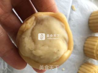 广式蛋黄莲蓉月饼的做法步骤：7