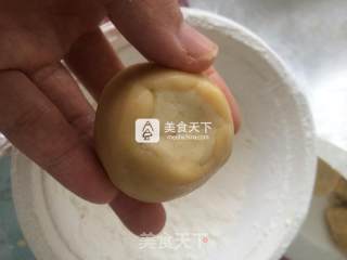 广式蛋黄莲蓉月饼的做法步骤：8