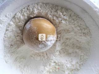 广式蛋黄莲蓉月饼的做法步骤：10