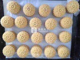 广式蛋黄莲蓉月饼的做法步骤：15
