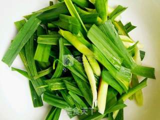 蒜苗回锅肉的做法步骤：2