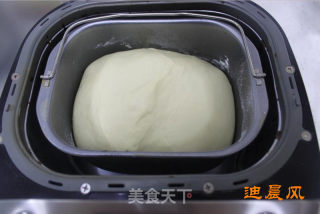 菠萝肉松面包的做法步骤：1
