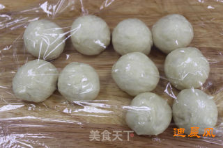 菠萝肉松面包的做法步骤：2