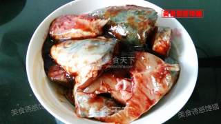 草鱼焖豆腐的做法步骤：1