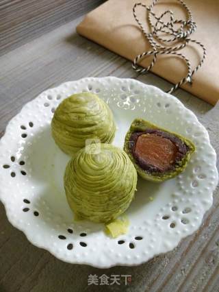 抹茶豆沙蛋黄酥的做法步骤：24