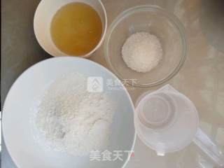 蛋黄酥的做法步骤：1
