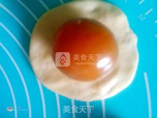 酥得掉渣的改良版蛋黄酥的做法步骤：10