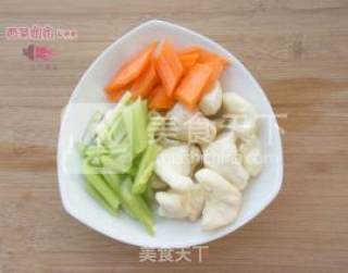 江南味 活水鲜红菱小炒的做法步骤：3
