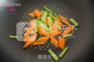 江南味 活水鲜红菱小炒的做法步骤：4