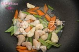 江南味 活水鲜红菱小炒的做法步骤：6