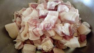 最好吃的红烧肉的做法步骤：1
