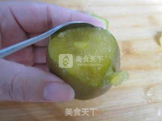 黄金海岸——奇异果木瓜奶昔的做法步骤：2
