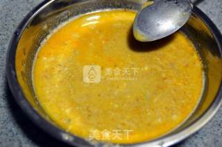 惹味蛋黄吮指虾，为大伙带来一道简易庆节菜的做法步骤：4