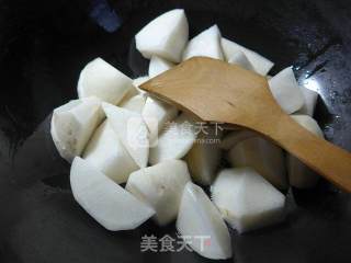 油豆腐烧萝卜的做法步骤：2