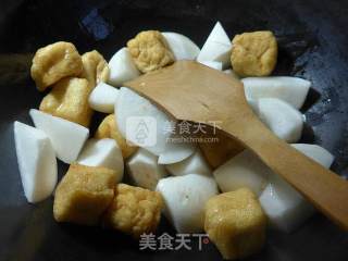 油豆腐烧萝卜的做法步骤：3