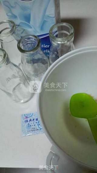 自制老酸奶的做法步骤：1