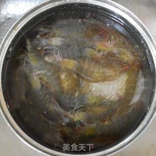 白灼虾的做法步骤：1