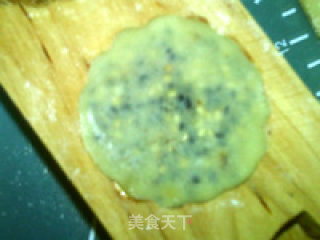 广式玉米芝麻月饼的做法步骤：16