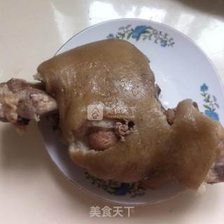 白切猪肘的做法步骤：4