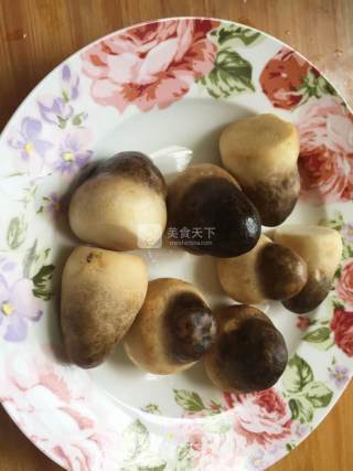 四喜草菇炒肉片的做法步骤：1