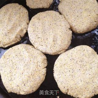 杂粮贴饼子的做法步骤：5