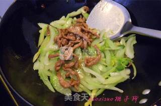 肉丝炒芹菜的做法步骤：7