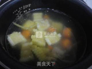 玉米胡萝卜排骨汤的做法步骤：7