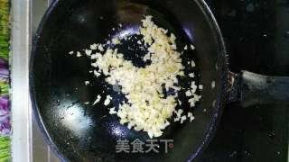 蒜蓉粉丝蒸扇贝的做法步骤：4