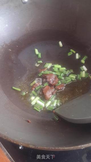 家常酱香土豆烩茄子的做法步骤：2