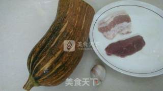 南瓜焖肉的做法步骤：1