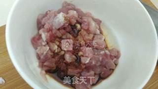 南瓜焖肉的做法步骤：2