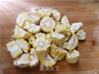 玉米胡萝卜猪骨汤的做法步骤：4