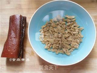 腊肉炒萝卜干的做法步骤：1