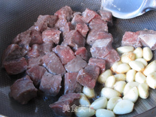 蒜籽红酒牛肉的做法步骤：9