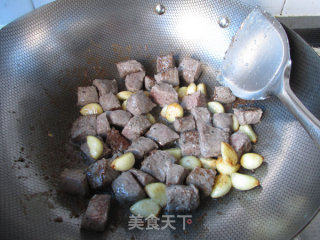 蒜籽红酒牛肉的做法步骤：10