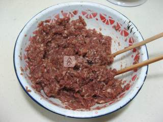 红烧猪肉莲藕丸子的做法步骤：2