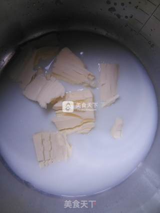 夹心泡芙的做法步骤：1