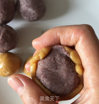 广式豆沙月饼的做法步骤：20