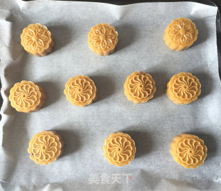广式豆沙月饼的做法步骤：22