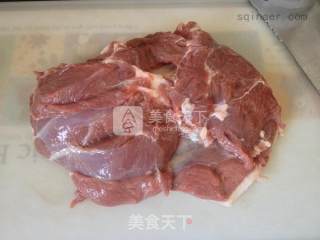 孜然羊肉串的做法步骤：1