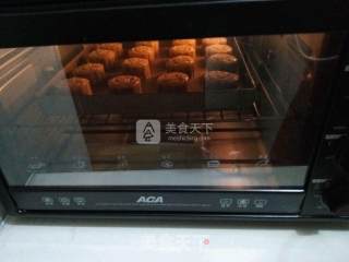 广式蛋黄板栗月饼的做法步骤：15