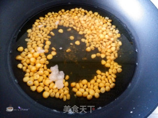 儿童食谱巧搭配---什锦牛肉丁的做法步骤：2