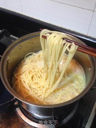 培根意粉的做法步骤：2