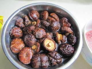 香菇酱拌面的做法步骤：1