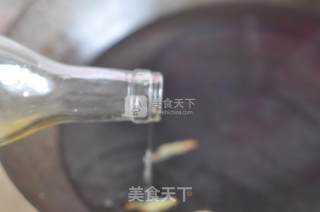 葱爆花甲螺的做法步骤：4