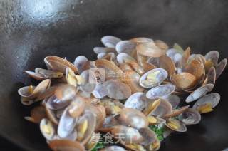 葱爆花甲螺的做法步骤：9