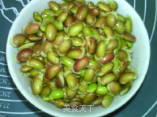 鲜黑豆豆浆的做法步骤：1