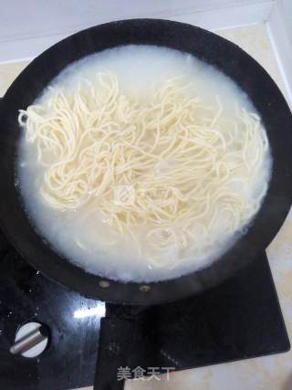 鱼丸炸酱面的做法步骤：6