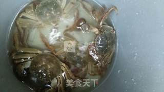 紫苏蒸大闸蟹的做法步骤：1