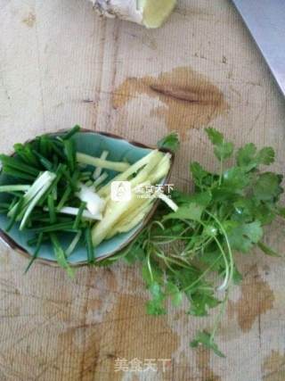 清蒸小鲳鱼的做法步骤：3